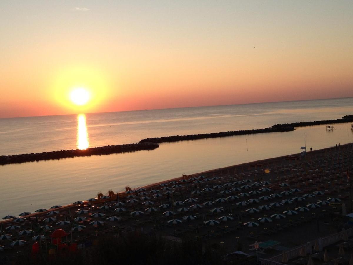 Hotel Stanchini بيلاريا-إيجيا مارينا المظهر الخارجي الصورة